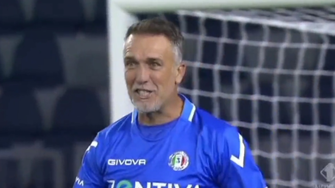 Γκαμπριέλ Μπατιστούτα: Στα 55 του ο Αργεντινός παλαίμαχος διατηρεί ακόμα την επαφή με τα δίχτυα - Δείτε βίντεο