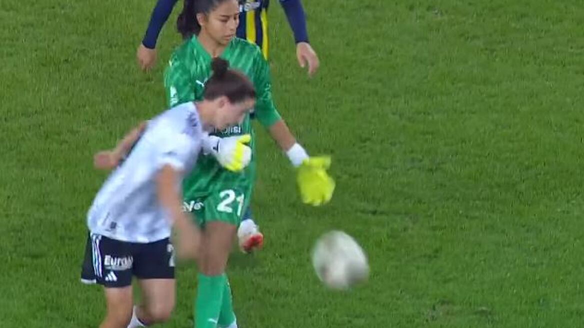 Απίθανο γκολ στην Τουρκία: Κοσσοβάρα έκλεψε με το κεφάλι τη μπάλα από τερματοφύλακα και σκόραρε - Βίντεο 