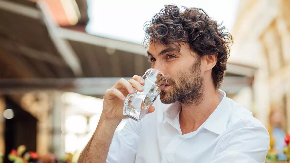 Διψάτε συνεχώς; Η σπάνια ανεπάρκεια που δημιουργεί υπερβολική δίψα