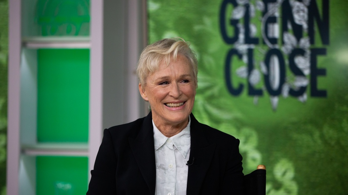 H Glenn Close φτιάχνει γλυκό στην κουζίνα και αυτοτρολάρεται 