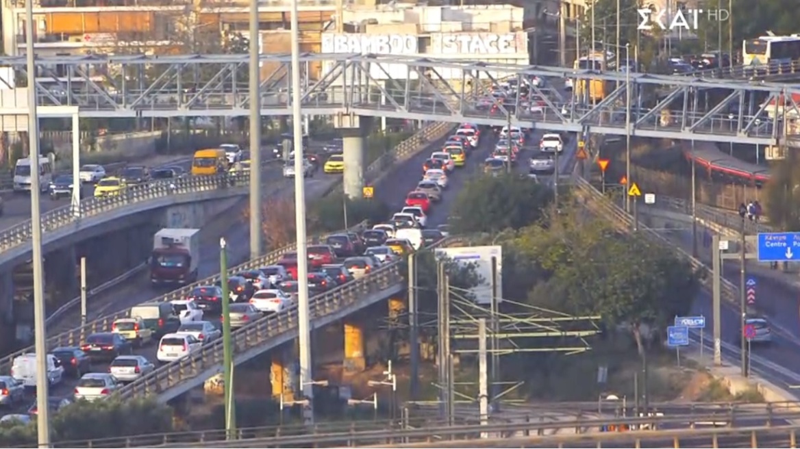 Κίνηση στους δρόμους: Πού έχει μποτιλιάρισμα τώρα στους δρόμους της Αθήνας 