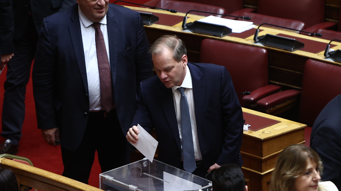 Βουλή: Σε ψηφοφορία οι προτάσεις ΣΥΡΙΖΑ - ΠΑΣΟΚ για προανακριτική επιτροπή για το δυστύχημα των Τεμπών