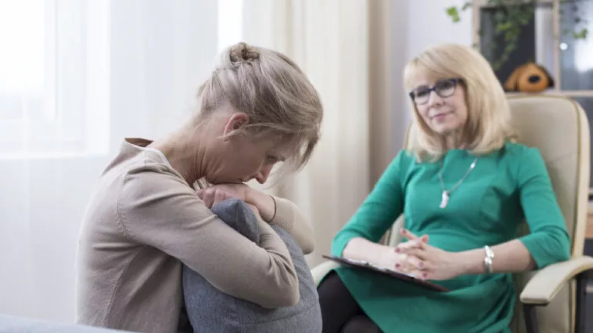 Εμμηνόπαυση: Η σημασία της ψυχοθεραπείας στη διαχείριση των συμπτωμάτων