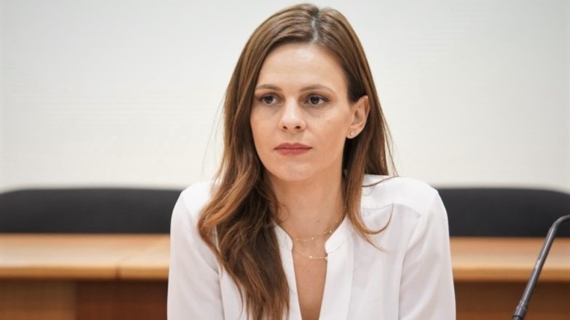 Η πρώτη ανάρτηση Αχτσιόγλου μετά τη διάσπαση: Αναγκαία η τυποποίηση του εγκλήματος της γυναικοκτονίας στον Ποινικό Κώδικα