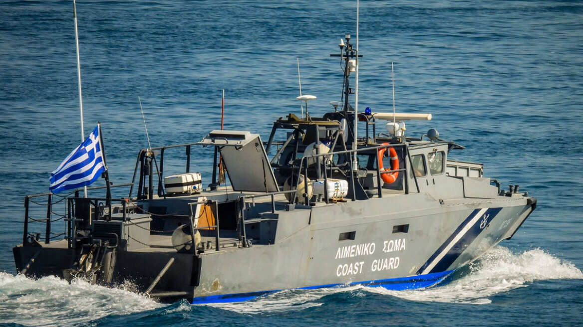 Ναυάγιο στη Λέσβο: Σε Αιγύπτιο ναύτη ανήκει η σορός που περισυνελέγη - Ελικόπτερο έχει ενταχθεί στις έρευνες