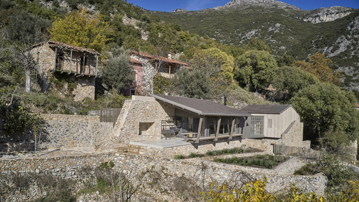 Πώς ένα παλιό πέτρινο κτίσμα στον Ταΰγετο μεταμορφώθηκε σε μια υπέροχη κατοικία 88 τ.μ.