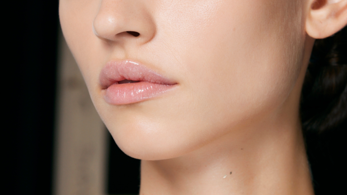 Τα lip balm που θα προστατεύουν τα χείλη σας τους επόμενους μήνες