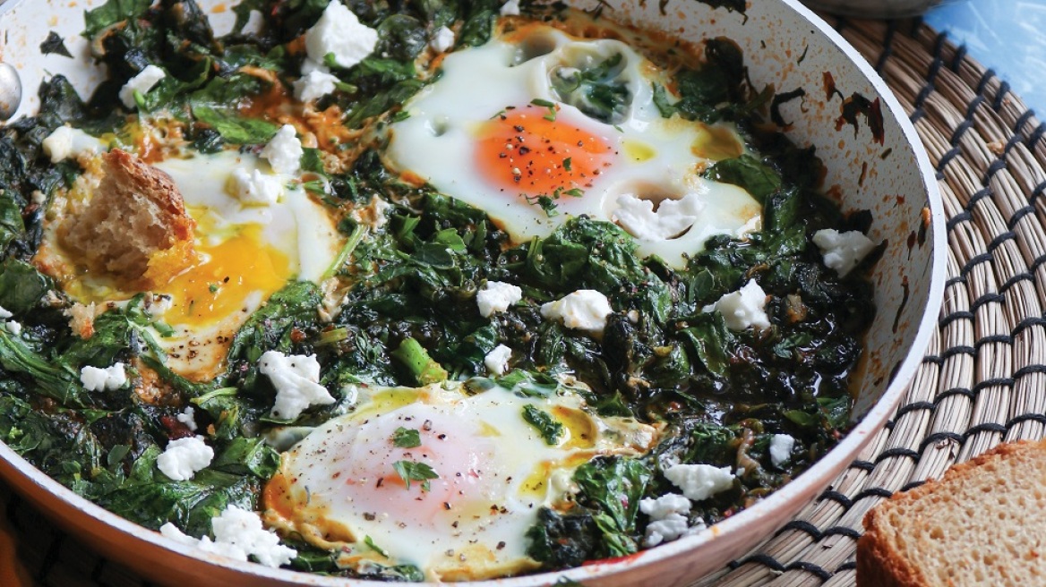 Χόρτα τσιγαριαστά με αυγά