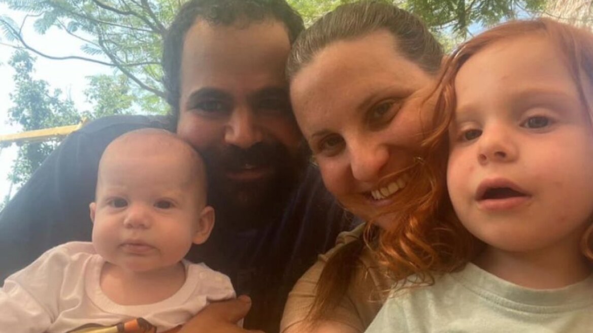 Πόλεμος στο Ισραήλ: Στα χέρια της Χαμάς παραμένει όμηρος ο 10 μηνών Κφιρ - Ενα από τα 32 παιδιά που παραμένουν αιχμάλωτα