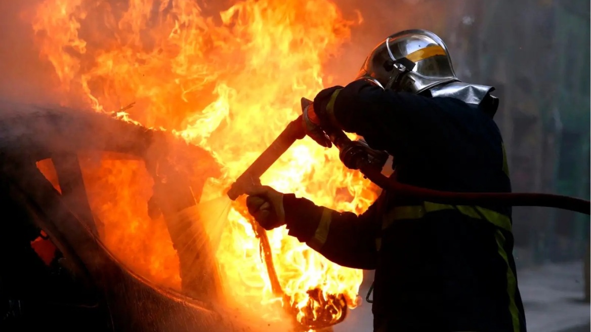 Σύγκρουση αυτοκινήτου με φορτηγό στην Εγνατία Οδό - Πήραν φωτιά τα δύο οχήματα