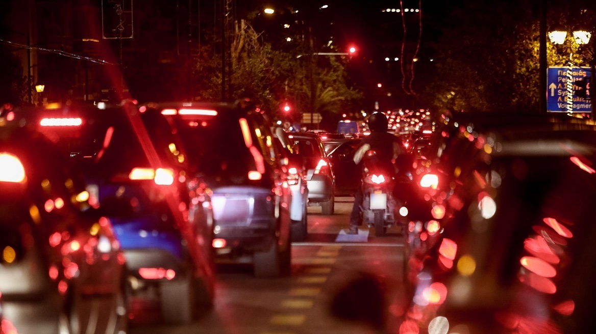 Κίνηση: Μποτιλιάρισμα στους περισσότερους δρόμους του Λεκανοπεδίου - Κομφούζιο στο κέντρο της Αθήνας 