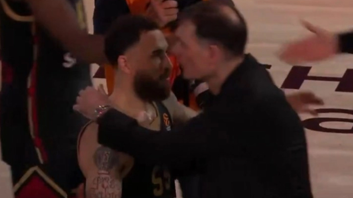 Μονακό - Ολυμπιακός: Ο Τζέιμς έσπευσε να αγκαλιάσει τον Μπαρτζώκα μετά το φινάλε - Δείτε βίντεο