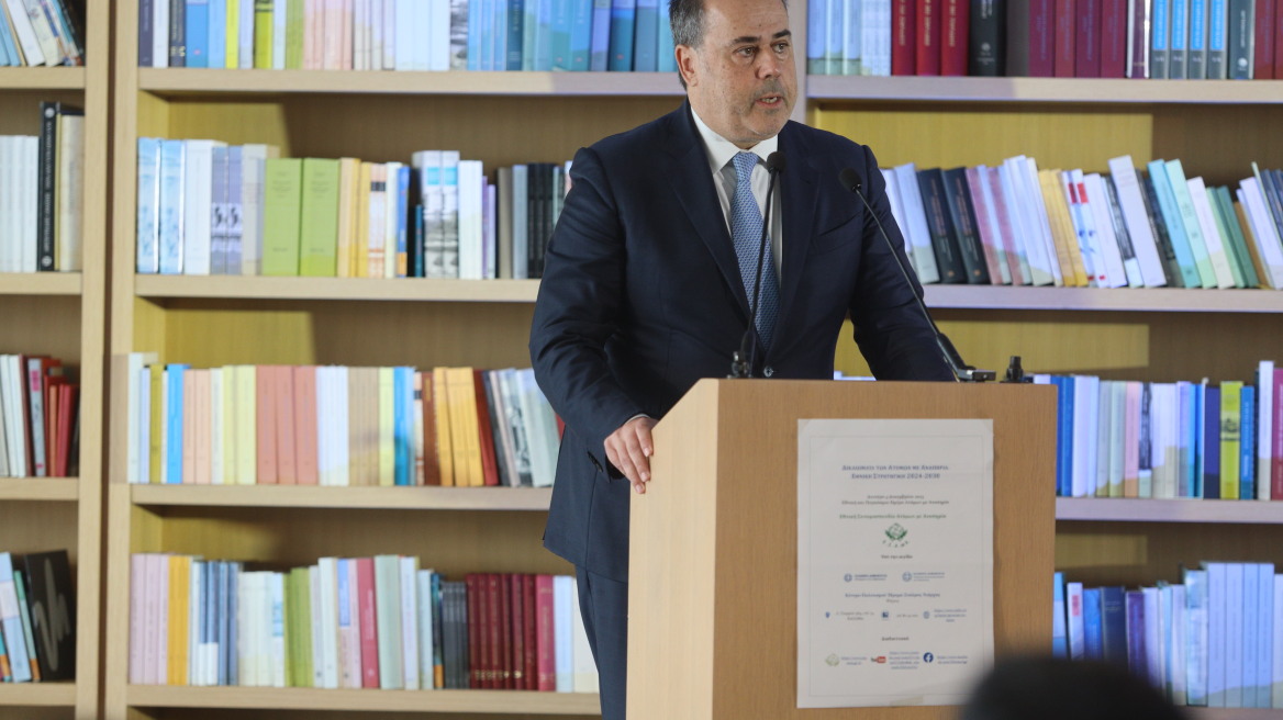 Παπασταύρου: Αταλάντευτη η δέσμευση της κυβέρνησης να εξαλειφθούν τα εμπόδια για τα άτομα με αναπηρία