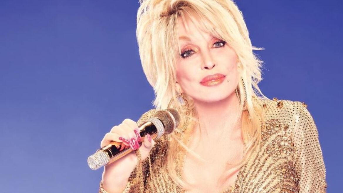 Dolly Parton: «Eίμαι εβδομήντα επτά χρονών και είμαι ροκ σταρ» 