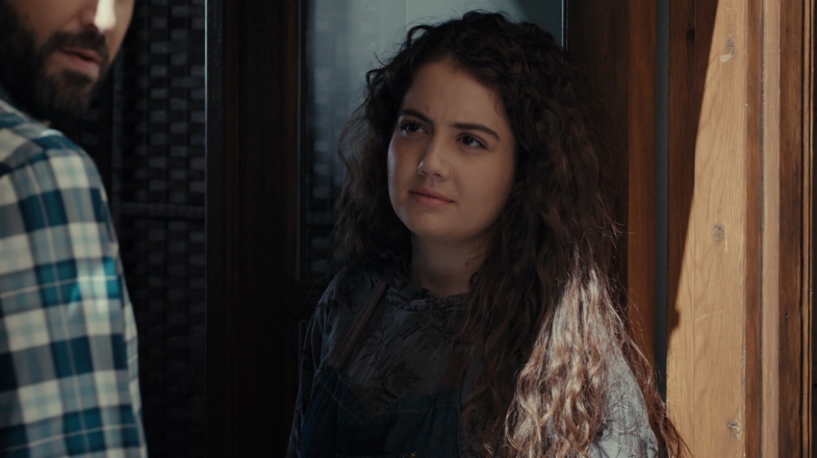 Γη της Ελιάς: Η Άννα πέφτει θύμα σεξουαλικής παρενόχλησης