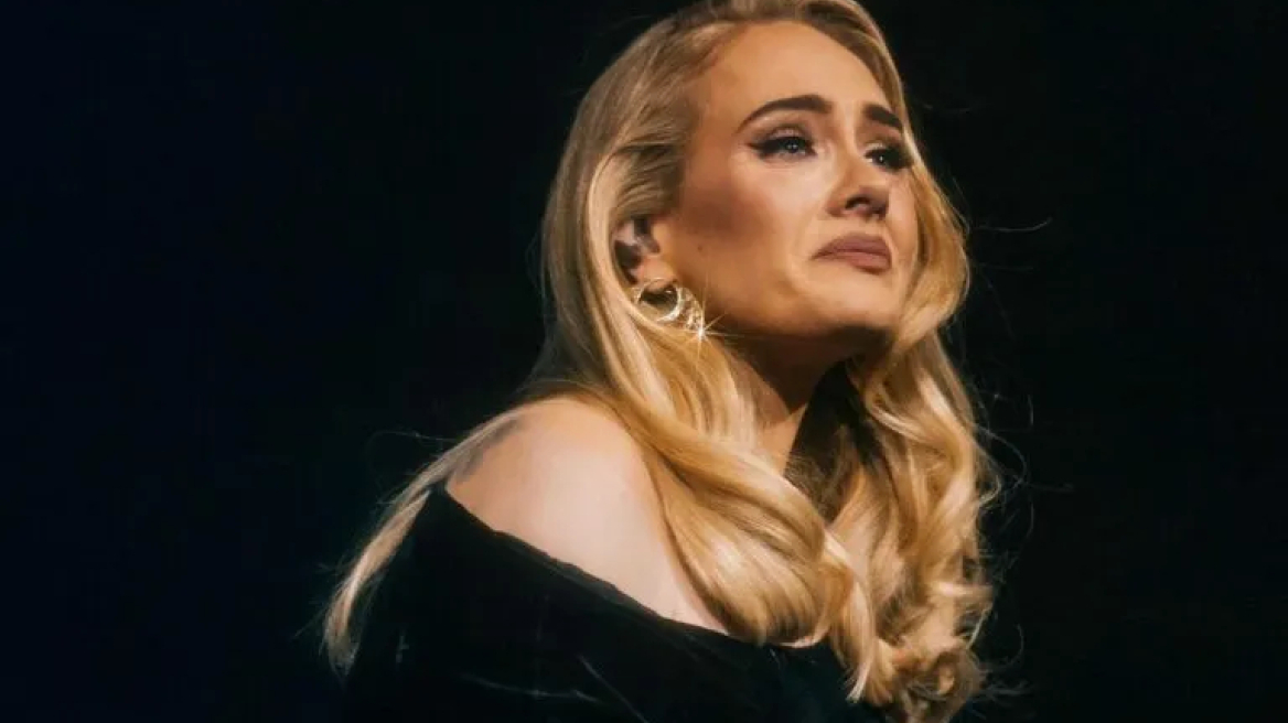 Adele: “Νομίζω ότι ο κόσμος με φοβάται”
