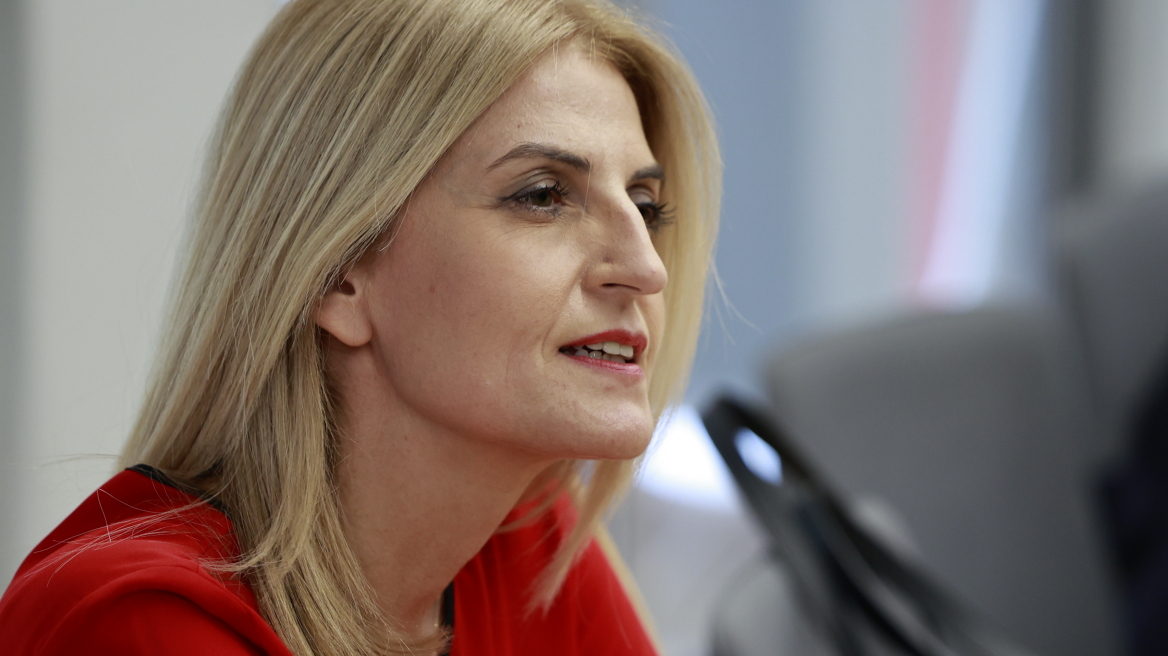 Αυγέρη: Η κυβέρνηση ούτε θέλει ούτε μπορεί να αντιμετωπίσει την οπαδική βία