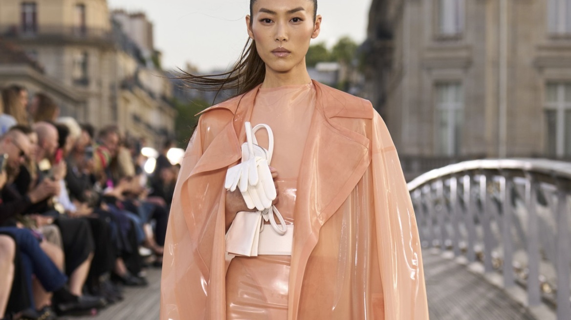 Peach Fuzz: 10 κομψοί τρόποι να φορέσετε το χρώμα του 2024