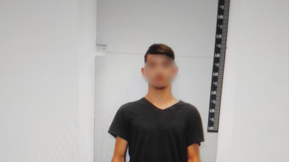 Καλλιθέα: Καταδίωξη και σύλληψη 20χρονου που λήστευε ανήλικους - Εμπλέκεται σε εννέα ληστείες