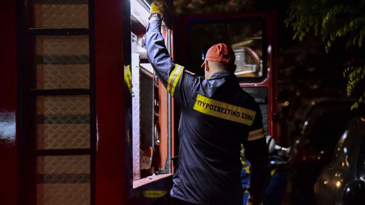 Φωτιά σε διαμέρισμα στη Θεσσαλονίκη - Στο νοσοκομείο 32χρονη 
