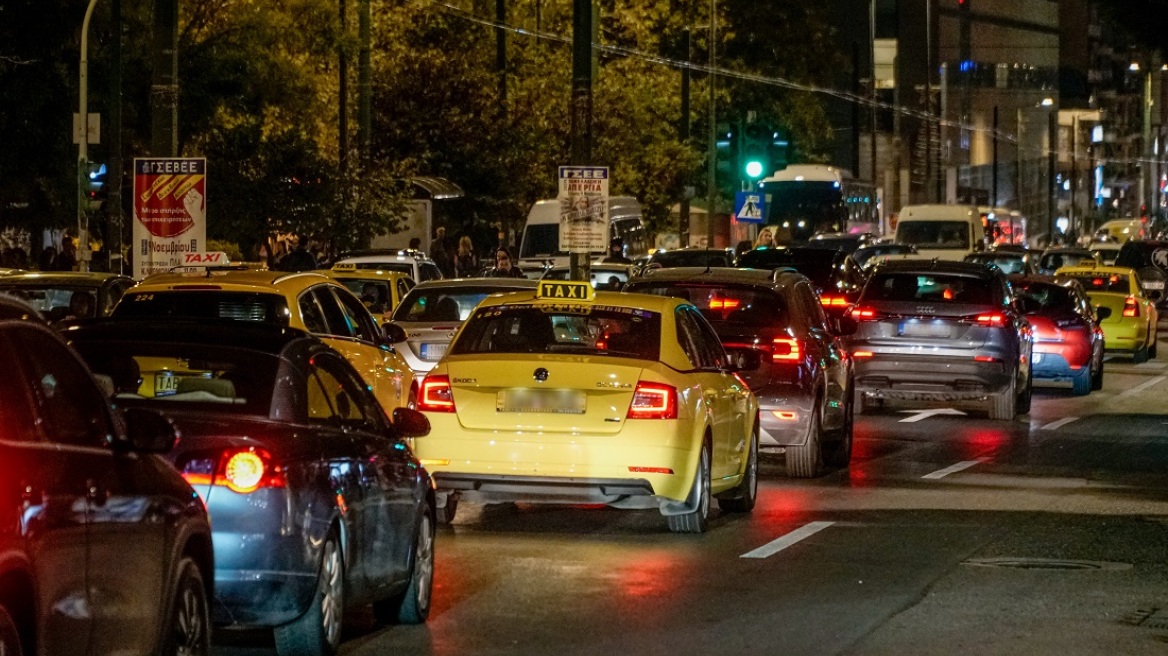 Κίνηση στους δρόμους: Μποτιλιάρισμα στην Κηφισίας και τη Βασιλίσσης Σοφίας - Δείτε τους χάρτες