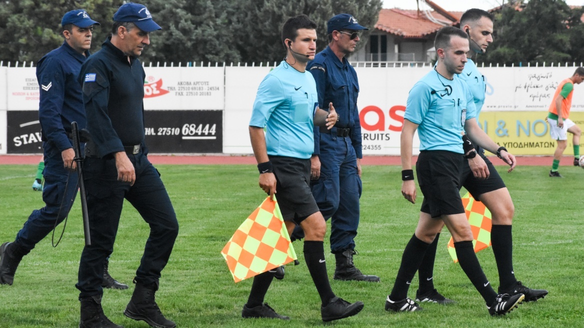 Super League: Σήμερα αποφασίζουν μέσω ψηφοφορίας αν θα συνεχίσουν την αποχή οι διαιτητές