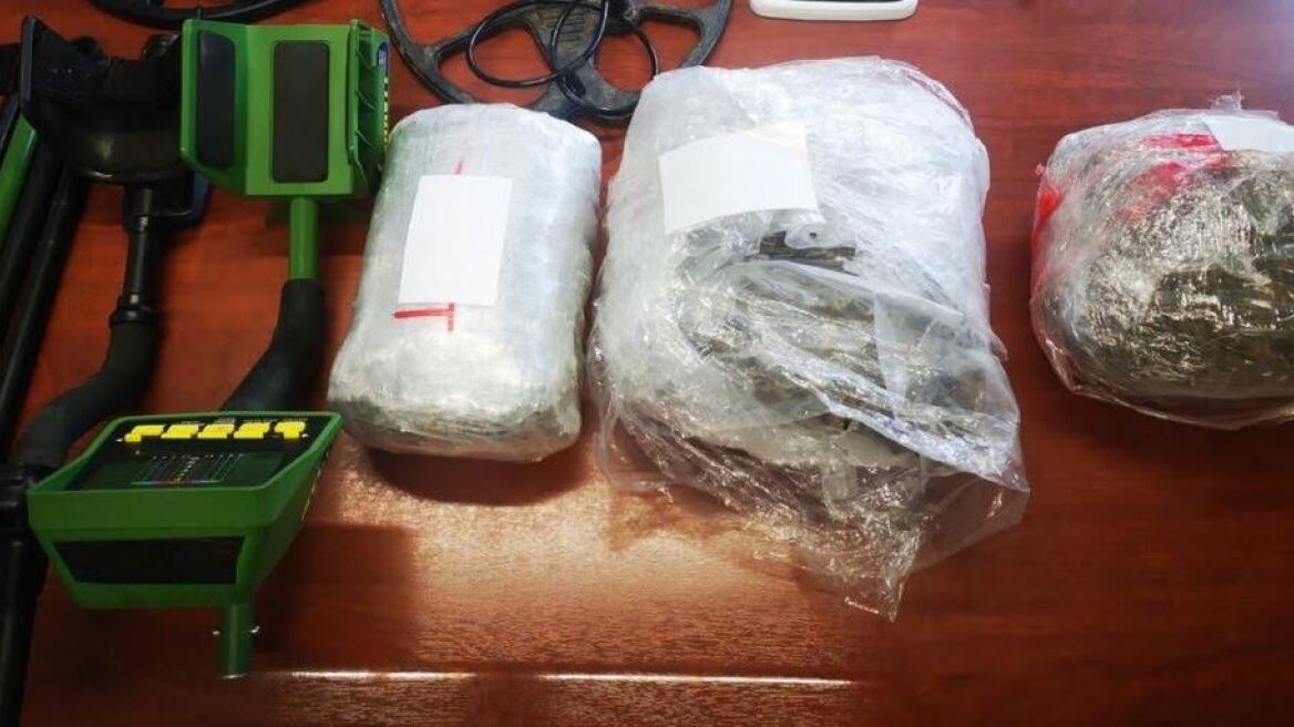 Έκρυψαν τρία κιλά κάνναβης και εμβόλισαν όχημα της Ασφάλειας