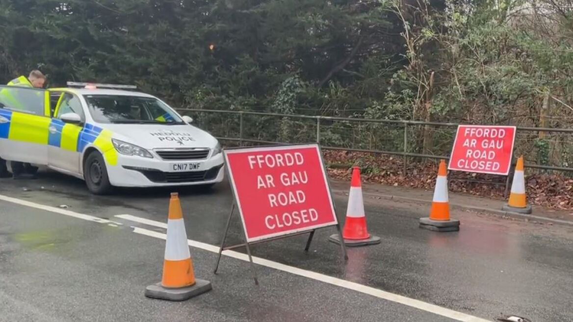 Ουαλία: Τρεις νεαροί νεκροί και δύο σοβαρά τραυματίες μετά τη σύγκρουση ΙΧ με λεωφορείο