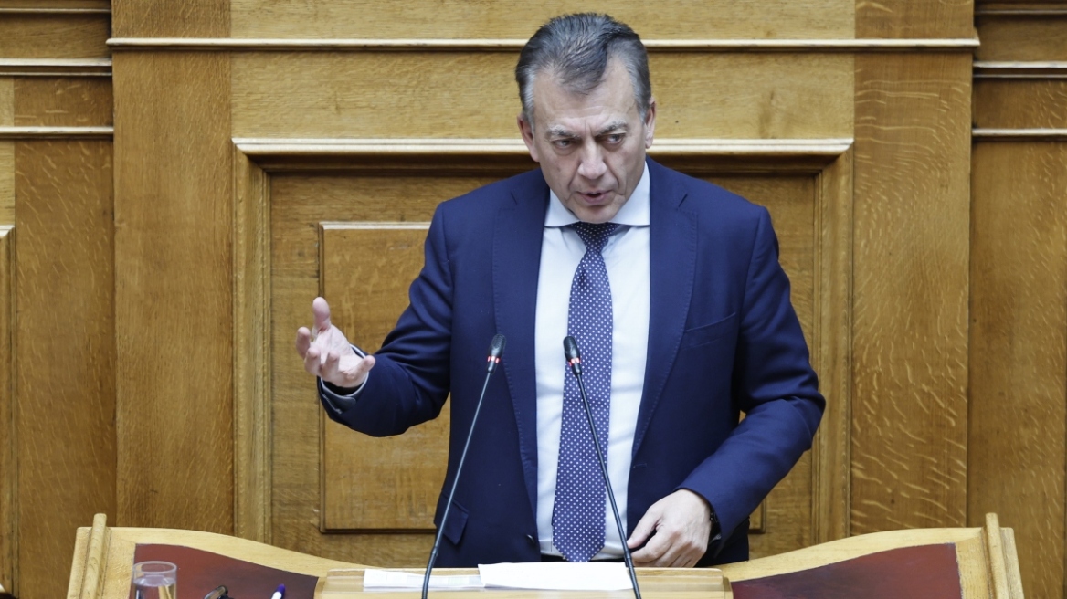 Βουλή: Αντιπαράθεση Βρούτση – αντιπολίτευσης για την οπαδική βία