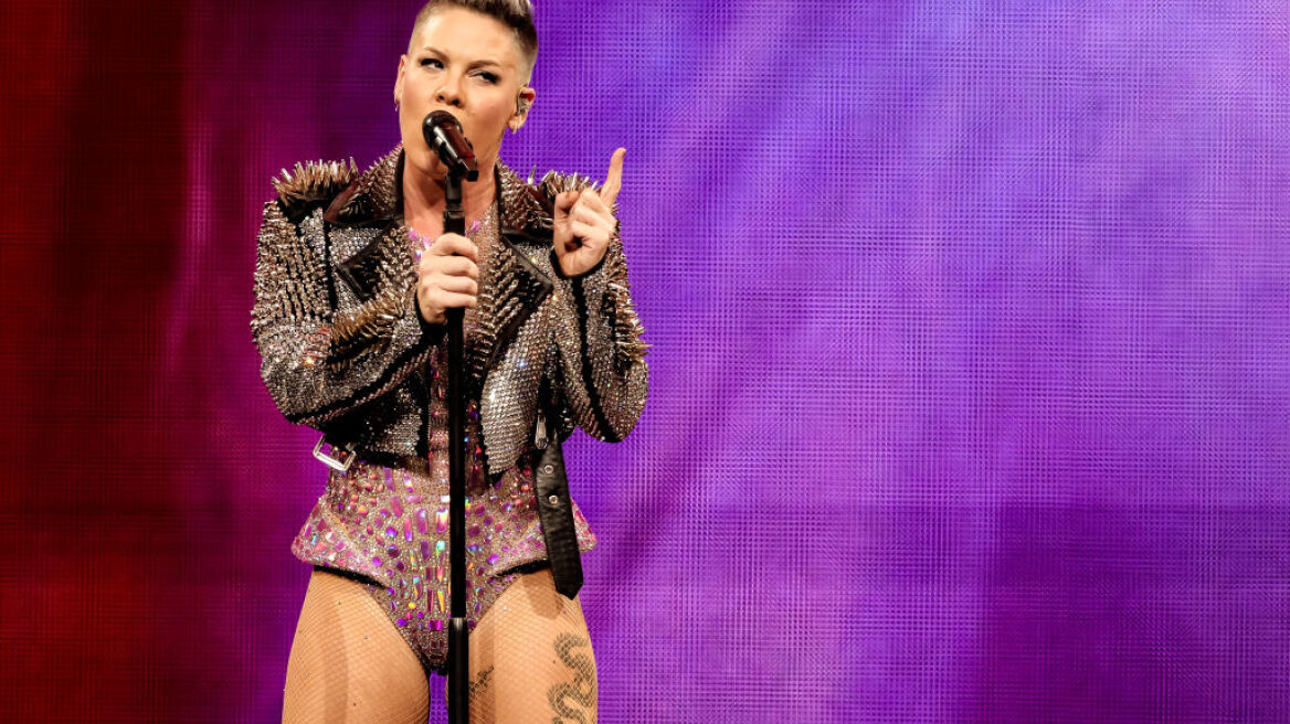 Pink: Χρήστης του X έγραψε πως είναι γριά και εκείνη του απάντησε αναλόγως