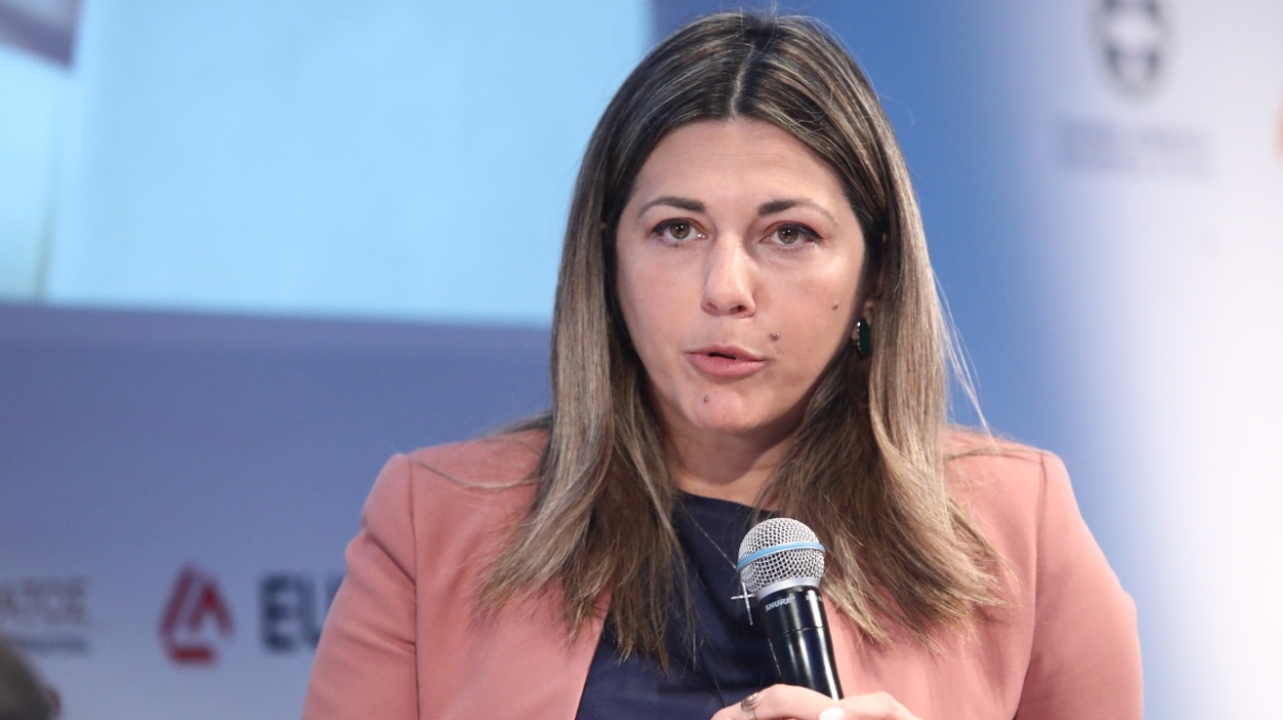 Ζαχαράκη για τα ομόφυλα ζευγάρια: Προασπίζουμε τα δικαιώματα των παιδιών με τη λογική του απόλυτου σεβασμού στην ισότητα