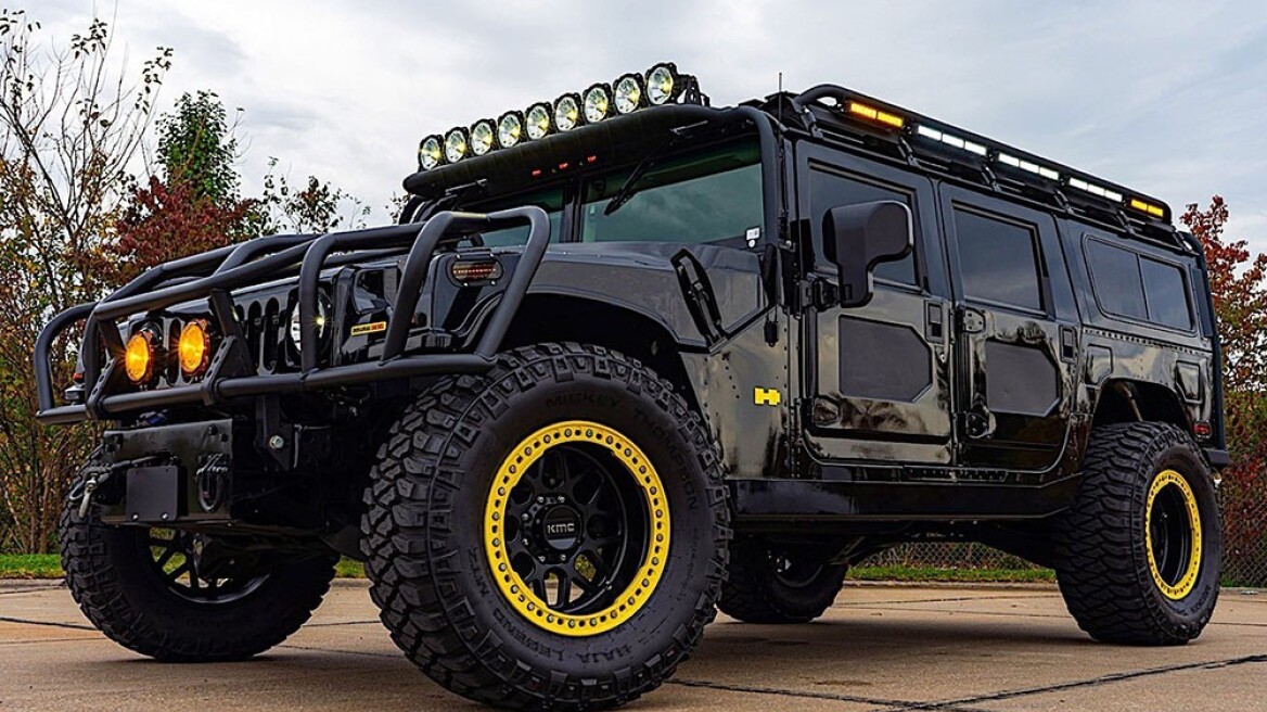 Ένα θηριώδες Hummer H1 αναζητά ιδιοκτήτη