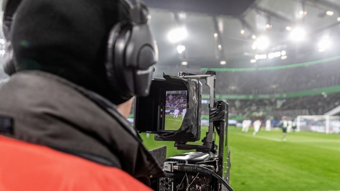 Αθλητικές μεταδόσεις: Super League, βόλεϊ Ολυμπιακός-Παναθηναϊκός και Σίτι, Νάπολι, Μπαρτσελόνα στο τηλεοπτικό πρόγραμμα της ημέρας