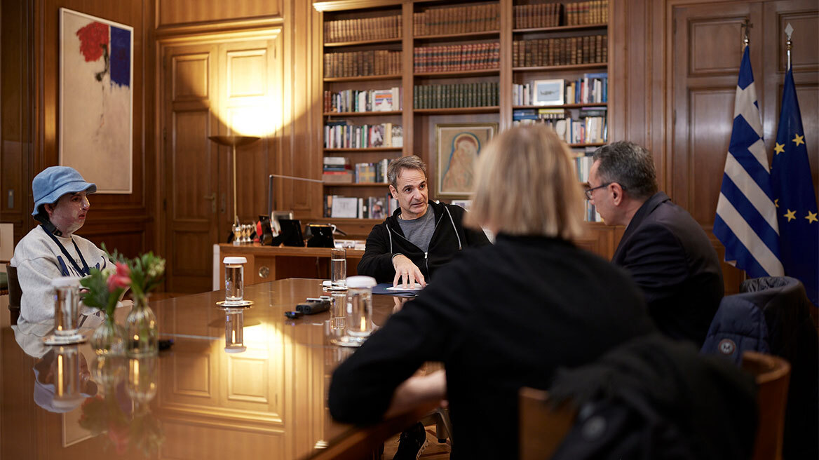 Συνάντηση Μητσοτάκη με εγκαυματίες στο Μαξίμου: Ο καθένας μπορεί να δει να του συμβαίνει