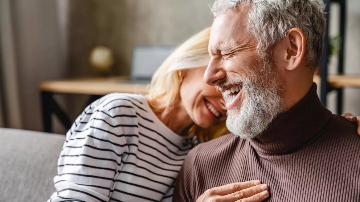 Αντιγήρανση: Επτά τρόποι να διατηρήσουμε αγέραστο το χαμόγελο μας