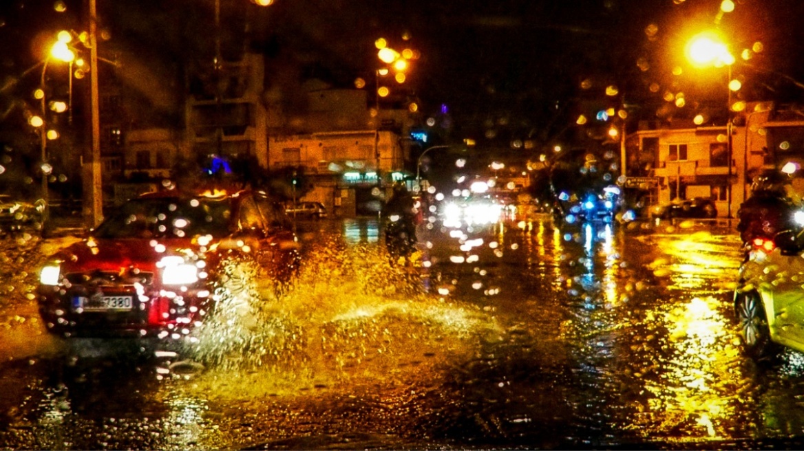 Καιρός: Βραδυνή μπόρα στην Αττική - Πώς θα κινηθεί τις επόμενες ώρες η κακοκαιρία εξπρές 