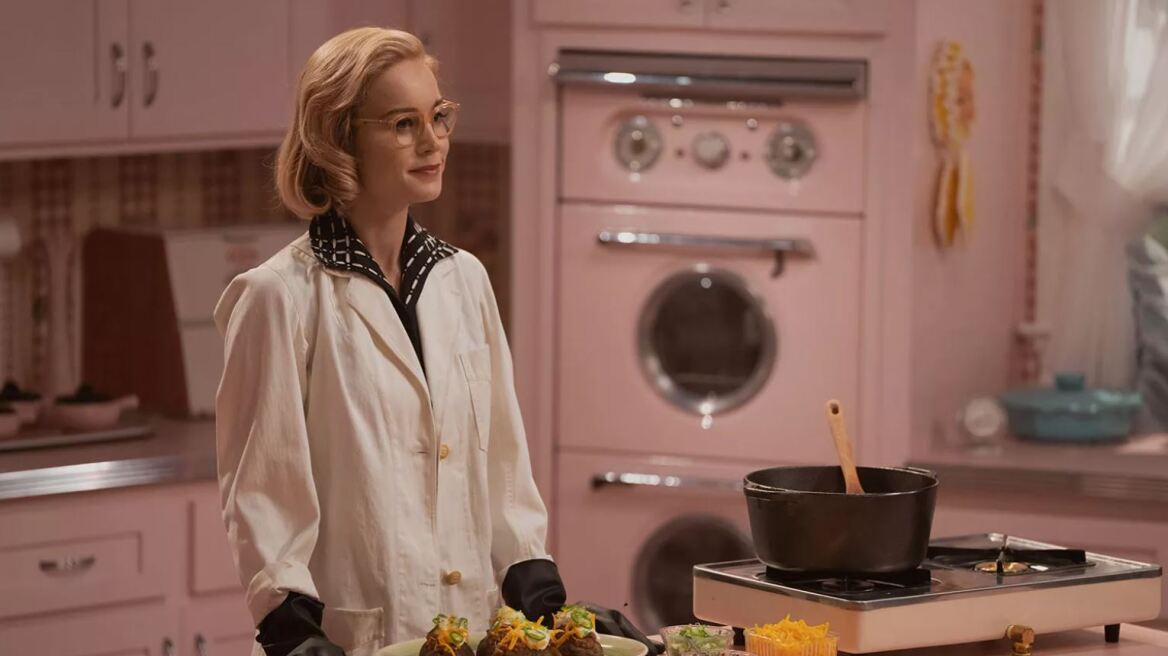 5 + 1 φετινές σειρές που θα έχετε την ευκαιρία να δείτε μέσα στις γιορτές 