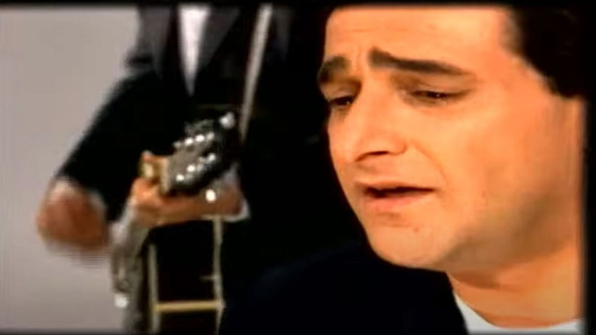 Βασίλης Καρράς: Ο όρος που είχε βάλει στους Πυξ Λαξ για να τραγουδήσει το «Άσ’ την να λέει»