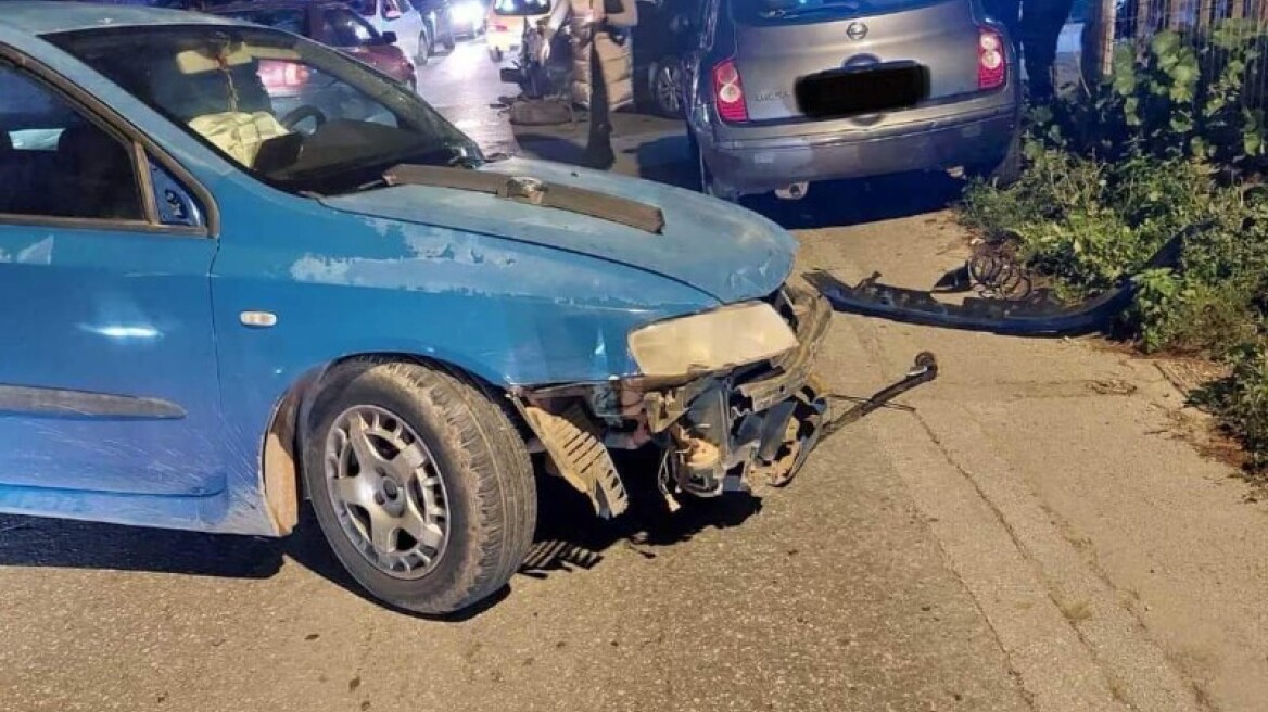 Σπάτα: Τροχαίο κοντά στο εκπτωτικό χωριό - Αυτοκίνητο βγήκε στο αντίθετο ρεύμα και έπεσε πάνω σε άλλα δύο ΙΧ