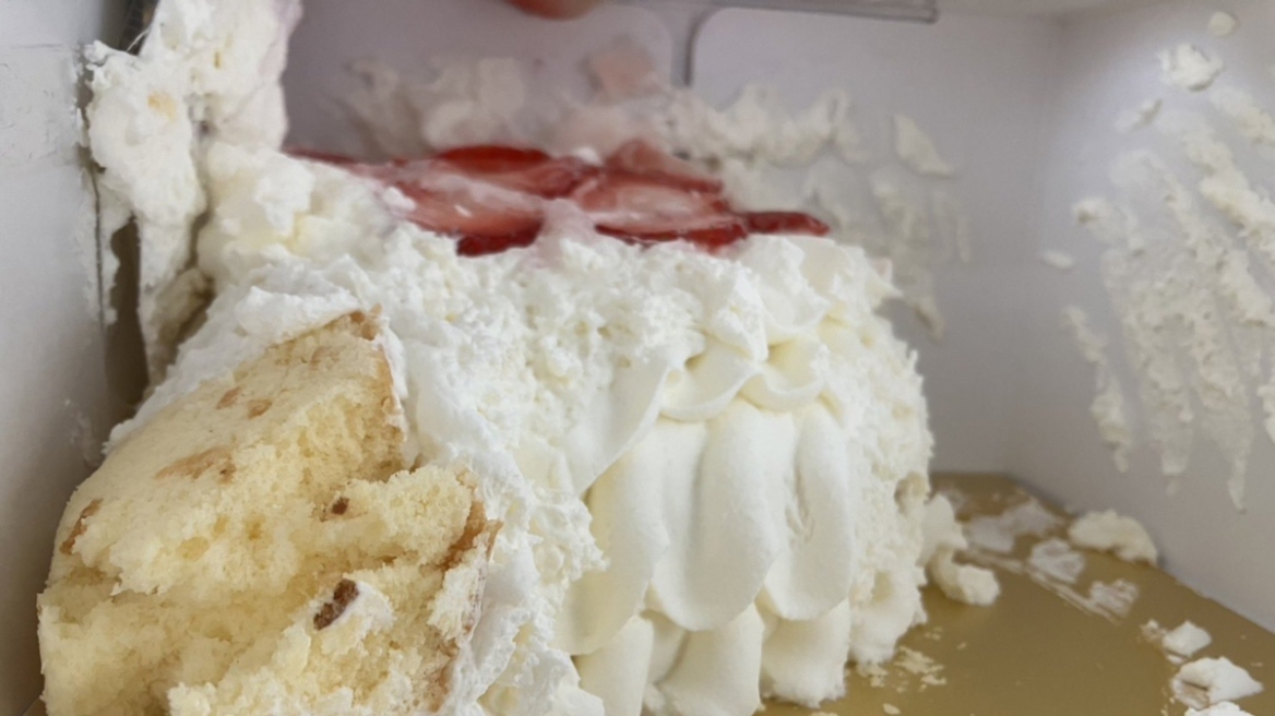 Iαπωνία: Πολυτελές πολυκατάστημα ζήτησε «συγγνώμη» για 807 χριστουγεννιάτικες τούρτες που κατέρρευσαν