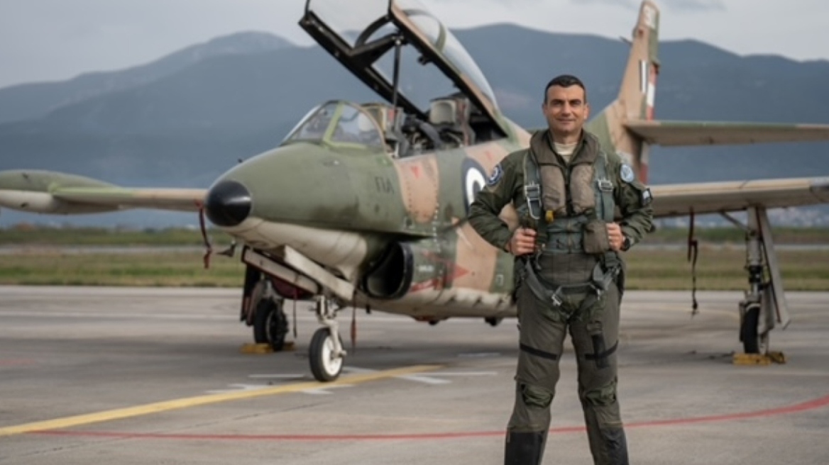 Συγκινεί ο πατέρας του επισμηναγού που σκοτώθηκε στην Καλαμάτα: «Έφυγε έτσι όπως ήθελε, να πετάει»