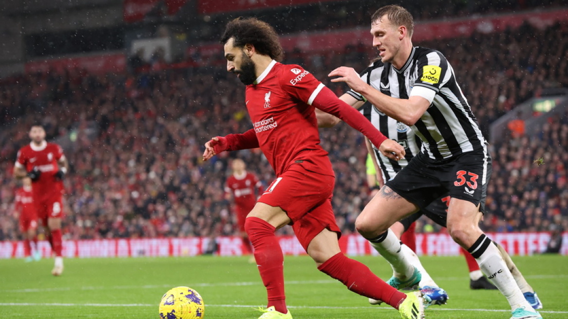 Σαλάχ: Έχασε πέναλτι στο πρώτο ημίχρονο, άλλαξε παπούτσια και σκόραρε δις κόντρα στη Νιούκαστλ - Φωτογραφία 