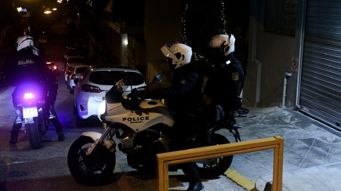 Βόλος: Οι διαρρήκτες με πατίνια - Ανέβηκαν σκαλωσία, έσπασαν τη μπαλκονόπορτα και ήρθαν τετ-α-τετ με τον ιδιοκτήτη