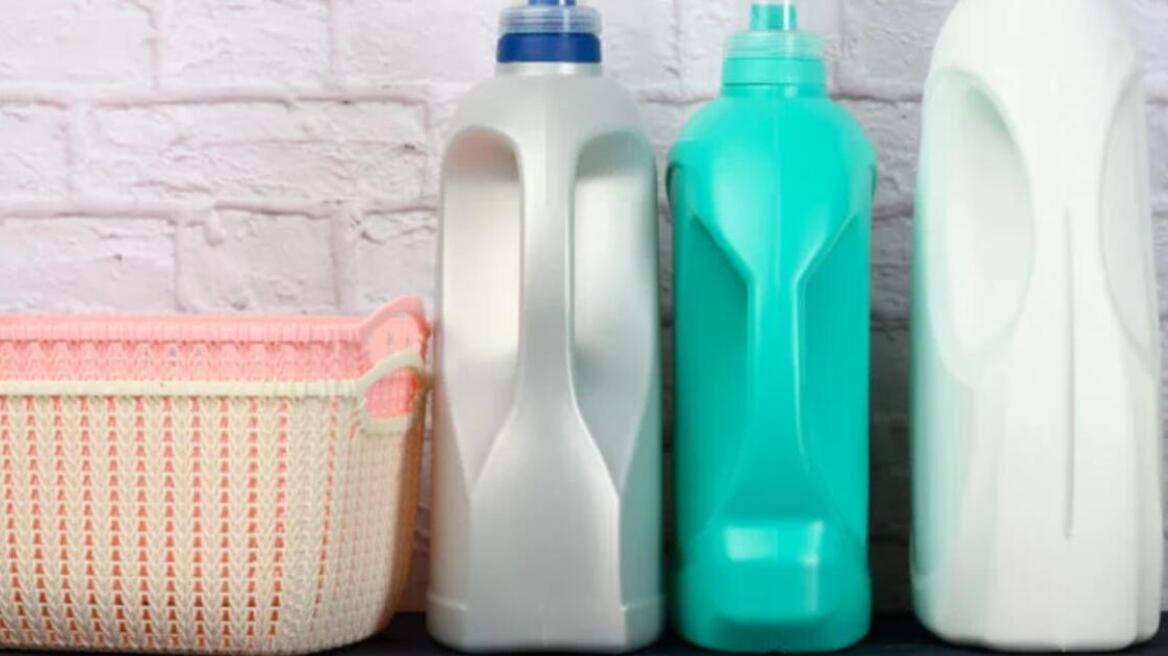 Αλυσίδα σούπερ μάρκετ είχε στήσει παράνομο εργαστήριο μαϊμού απορρυπαντικών - Θα πληρώσει €300.000 στην Ariel