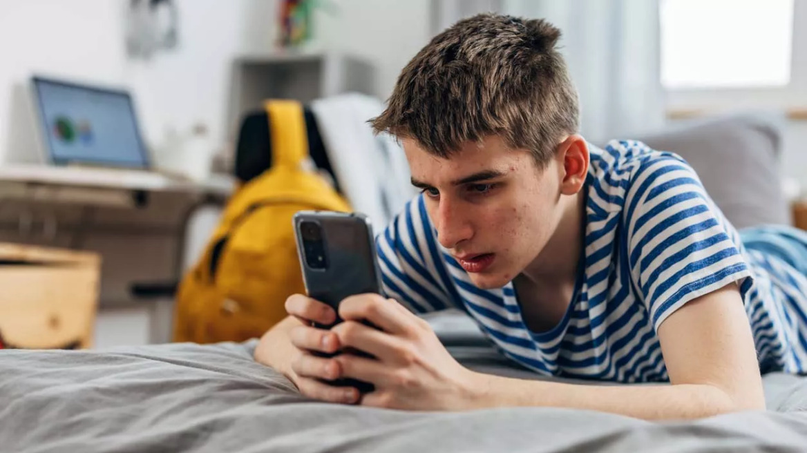 Το παιδί δέχεται παρενόχληση μέσω κινητού ή διαδικτύου – Τι να κάνετε