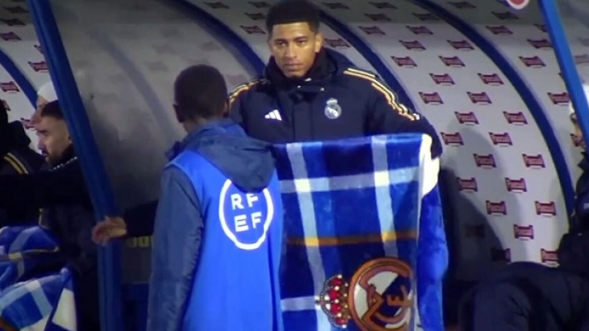 Μπέλινγκχαμ: Έδωσε την κουβέρτα του σε ball boy που έτρεμε από το κρύο