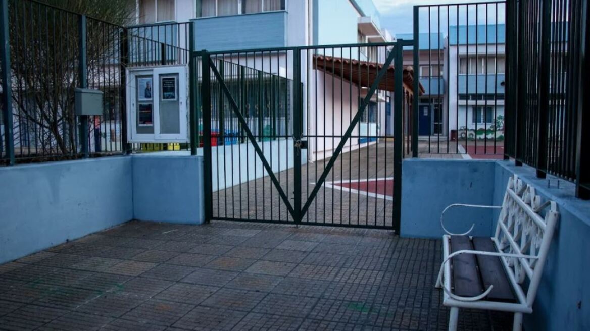 Νέο κρούσμα ενδοσχολικής βίας: 12χρονος απείλησε με σουγιά συμμαθητή του για να τον ληστέψει στον Βόλο