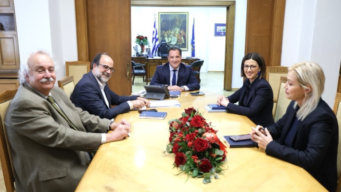 Γεωργιάδης: Συναντήθηκε με το προεδρείο του ΕΟΔΥ - Στο επίκεντρο η πορεία του κορωνοϊού