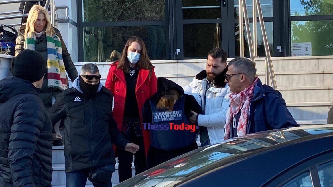 Ημαθία: Προφυλακιστέα η 37χρονη που σκότωσε το 6 μηνών βρέφος της - «Ντροπή σου» φώναζε ο πατέρας 