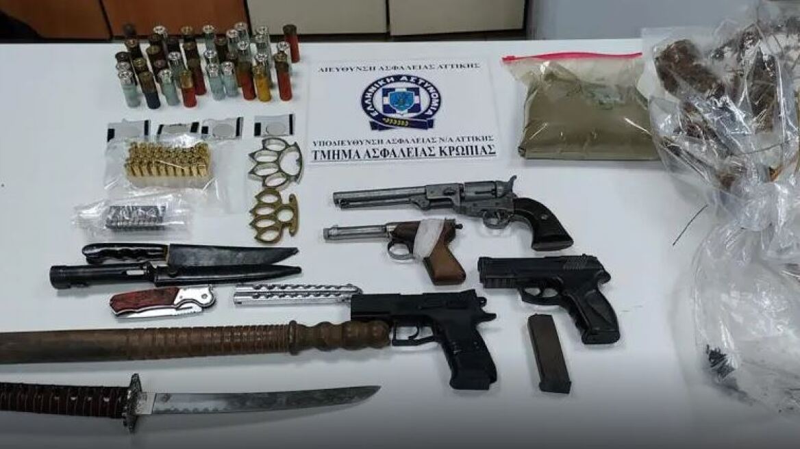 Κορωπί: Συνελήφθη 62χρονος που είχε κλέψει 8 οχήματα - Κατασχέθηκαν ναρκωτικά και σπαθί τύπου κατάνα